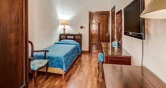 Comfortable and spacious single rooms at Castille Hotel