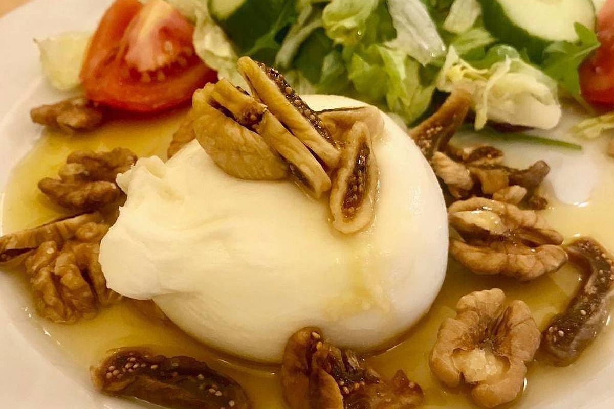 Burrata with honey, figs and walnuts at De Robertis