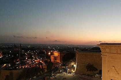 We’ve hosted our fair share of romantic dinners here at our fabulous rooftop restaurant in Valletta, De Robertis!