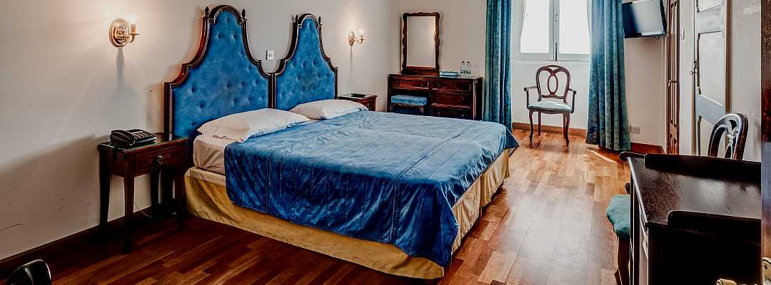 Comfortable Twin Standard room tastefully furnished with period furniture and fittings
