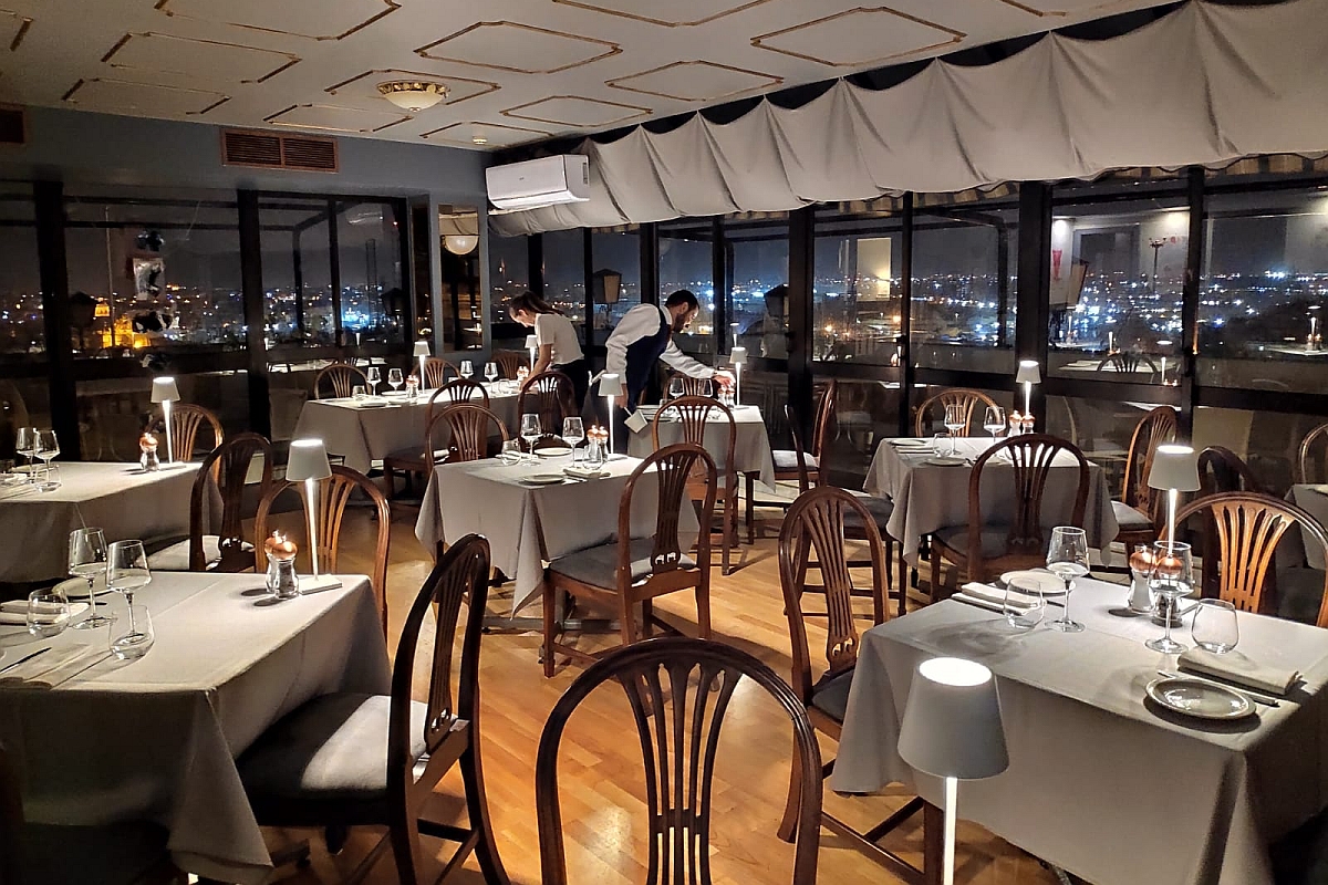Le Cinq restaurant - a twist of French and a whip of nouvelle cuisine