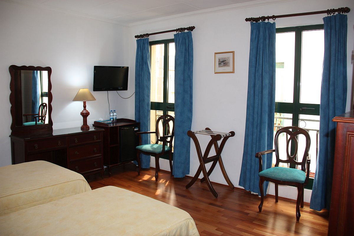 Spacious and comfortable Twin Internal Room at Castille Hotel